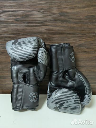 Боксёрские перчатки venum Elite 10 oz