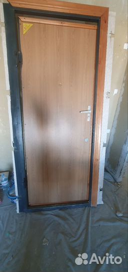 Дверь входная металлическая бу