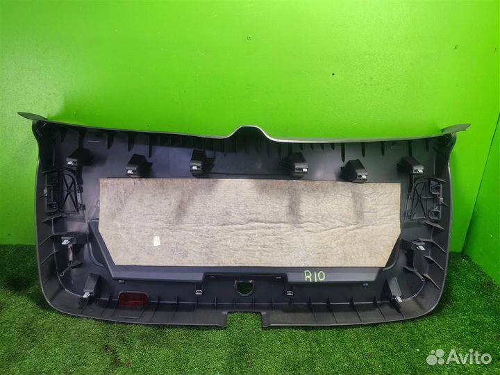 Обшивка крышки багажника volkswagen Golf Plus 2008