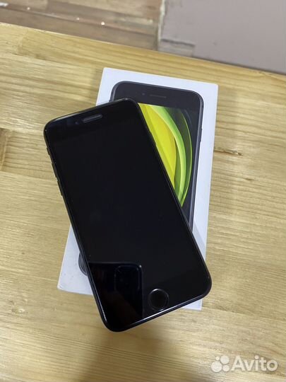Телефон iPhone se 2020