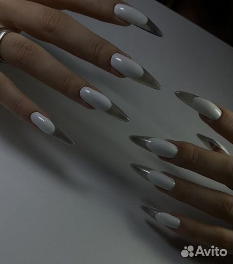 Модель на наращивание ногтей