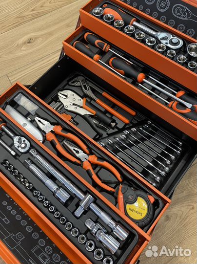 Набор инструментов для автомобиля и дома