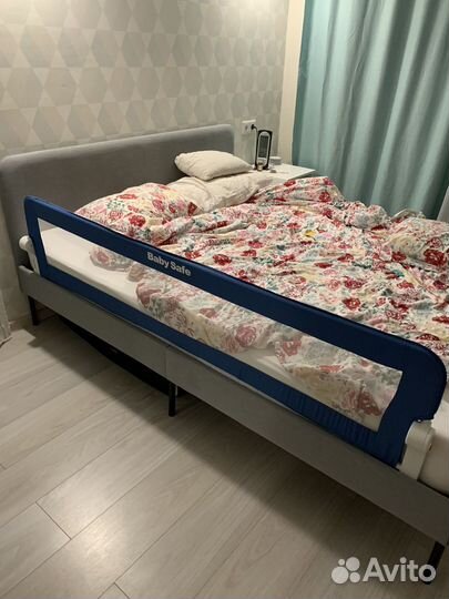 Защитный бортик для кровати