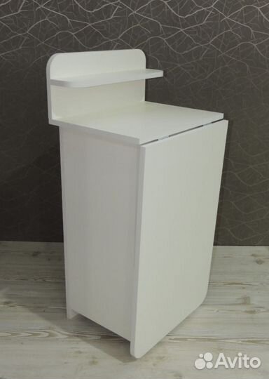 Маникюрный стол