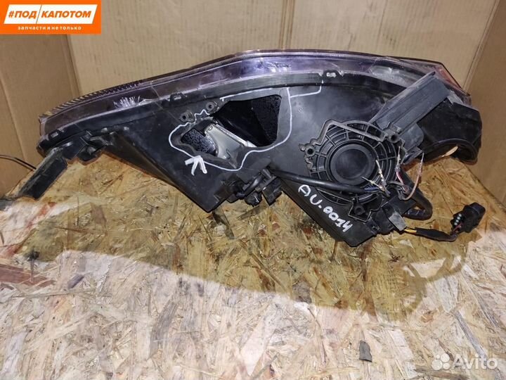 Фара левая Mitsubishi Outlander