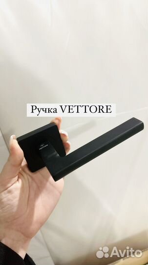 Скрытые двери двери в черной кромке