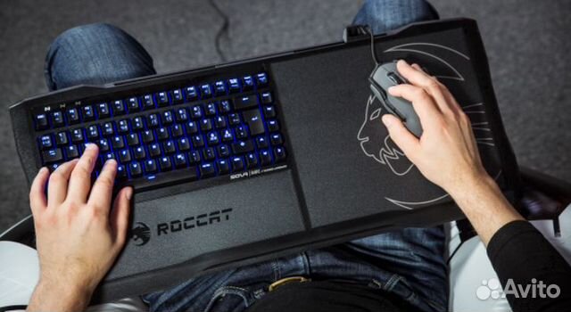 крупный план мыши и клавиатуры киберспортсмена