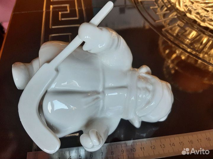 Фарфоровая фигурка мальчик с клюшкой СССР