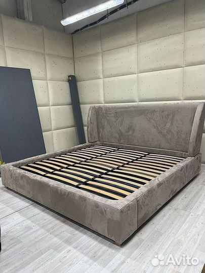 Дизайнерская кровать с доставкой