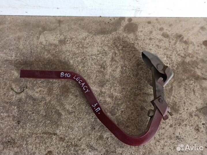 Петля крышки багажника задняя правая Subaru Legacy