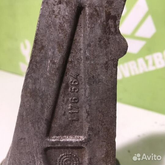 Кронштейн двигателя правый бмв Е30