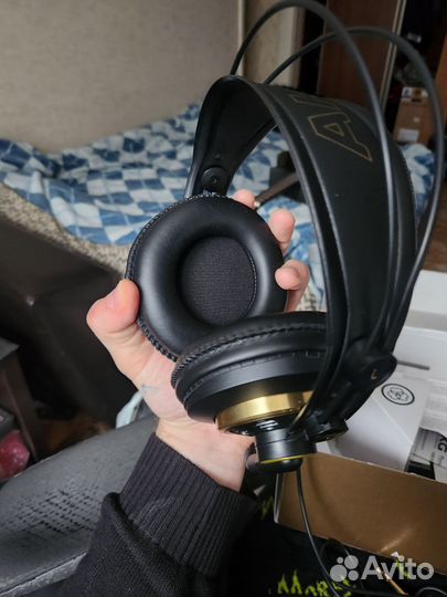 Студийные наушники AKG k240