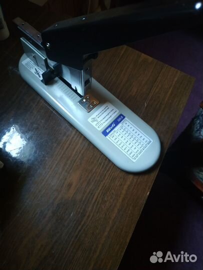 Степлер настольный