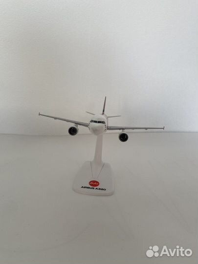 Модель самолета Airbus A320 Thai Air Asia