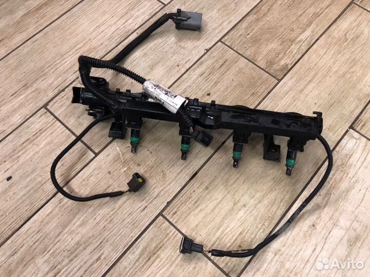 Топливная рейка Ford Focus 2 хетчбек 1.6 2008