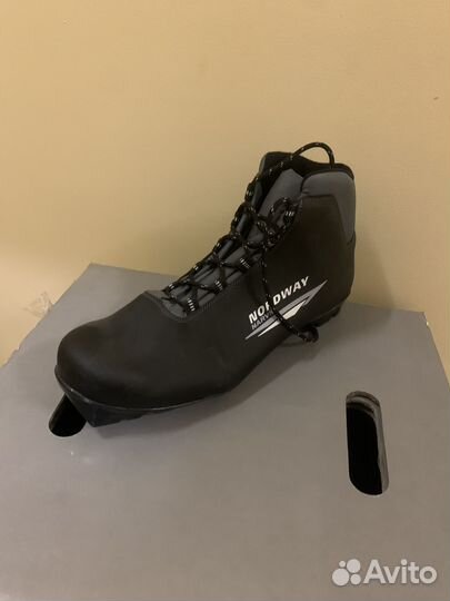 Беговые лыжи и обувь