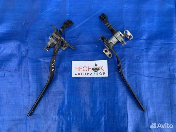 Петля крышки багажника Volkswagen Touareg до 2010г