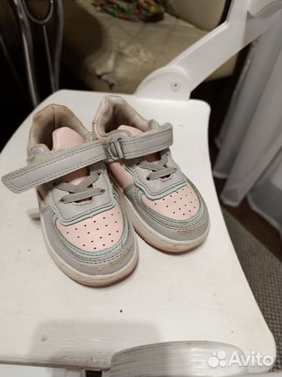 Кроссовки для девочки 24