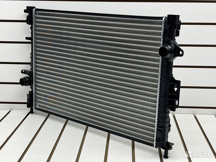 Радиатор охлаждения Ford C-Max 2010-2019