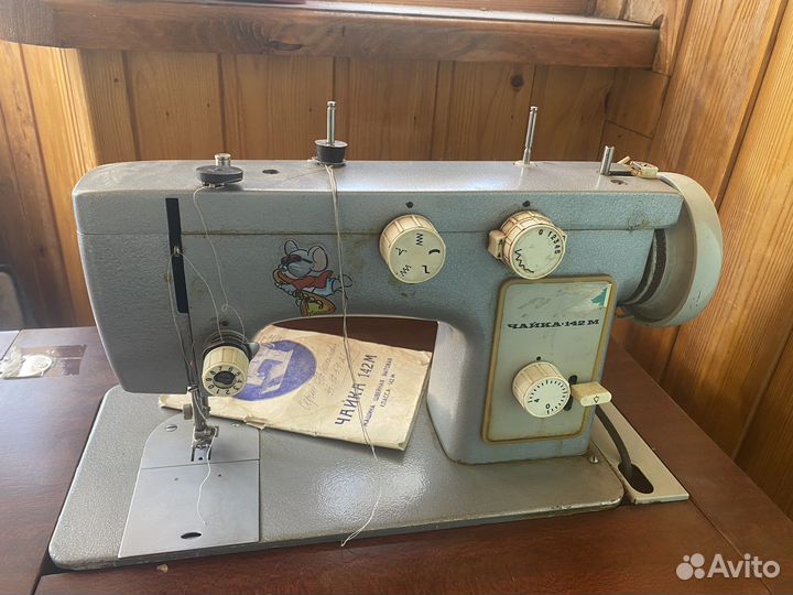Швейная машинка Чайка 142м