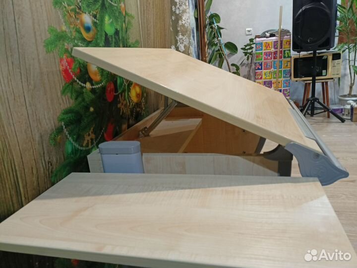 Растущая парта деми