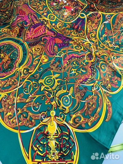 Зеленый шелковый платок Gucci