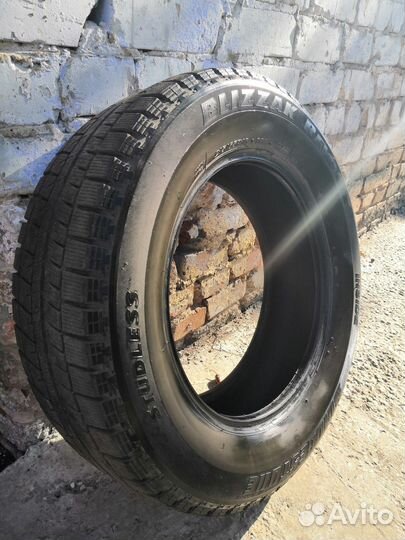 Bridgestone Blizzak Revo GZ 215/65 R16 98S