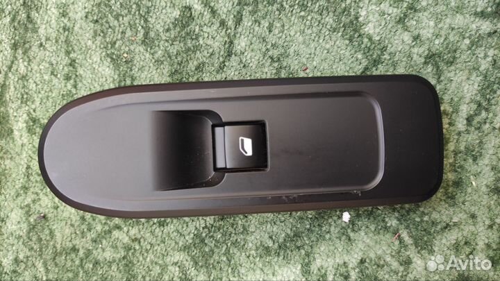 Правый переключатель управления окном Пежо 508