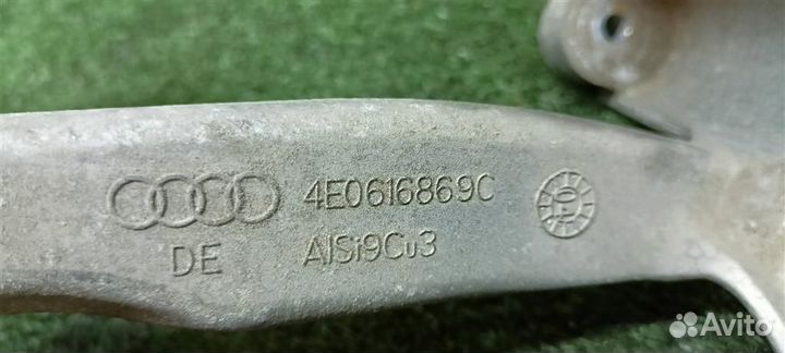 Кронштейн компрессора пневмоподвески Audi Audi A8