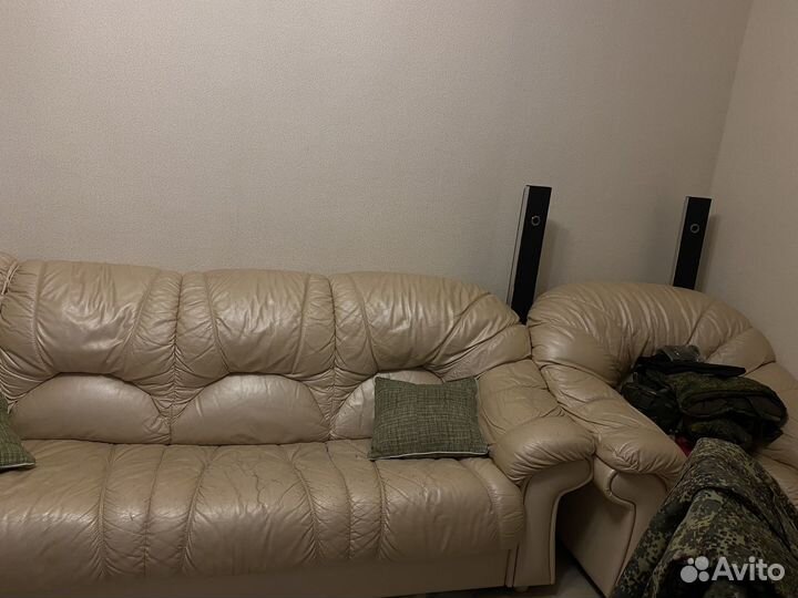 Кожаный угловой диван бу