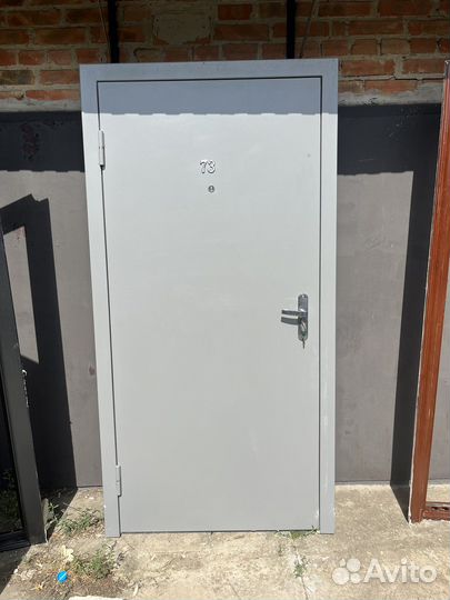 Металлическая дверь бу