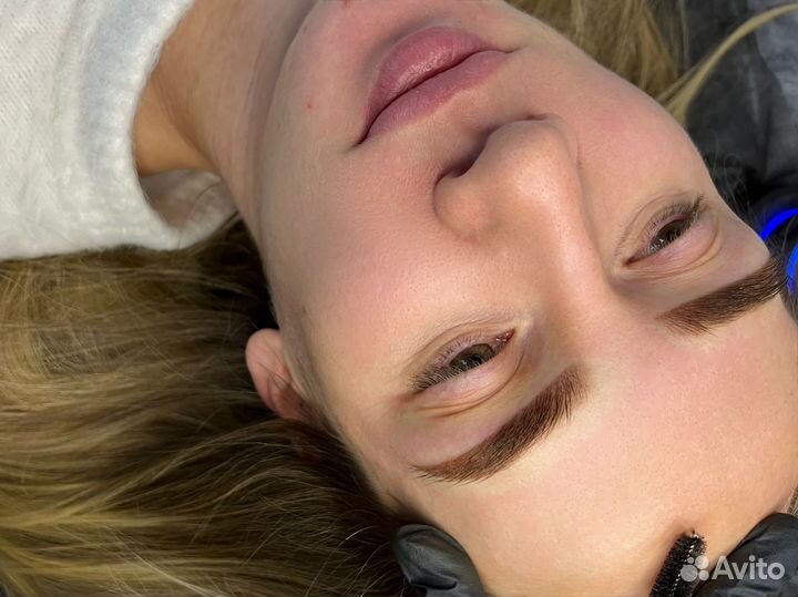 Перманентный макияж бровей