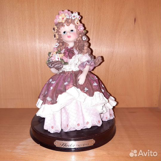 Фигурка девочка