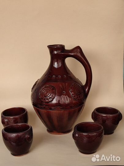 Глиняный кувшин для вина