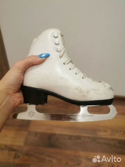 Фигурные коньки risport