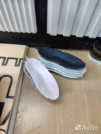 Перо из гипса, декоративная подставка