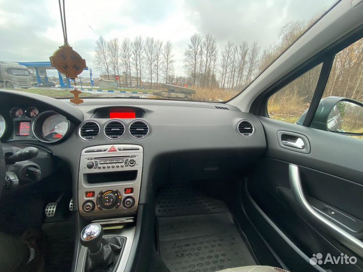 Peugeot 408 1.6 МТ, 2016, 147 000 км