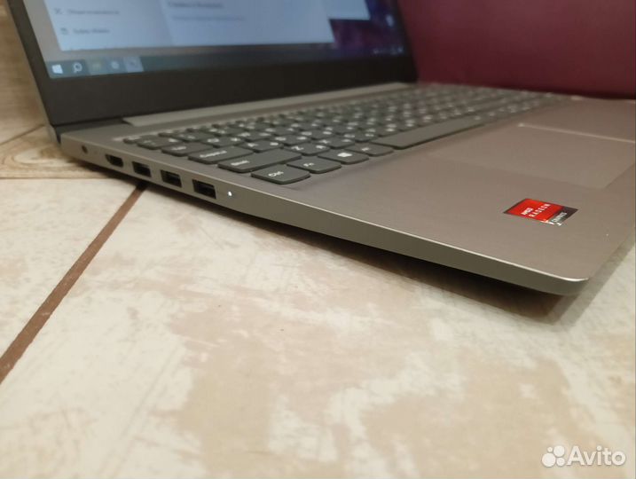 Новый Lenovo Ryzen 3 4300u 8гб vega Full HD