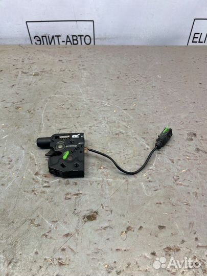 Замок капота правый Audi A6 C7 3.0 2012