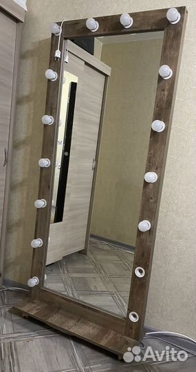 Зеркало с подсветкой в полный рост