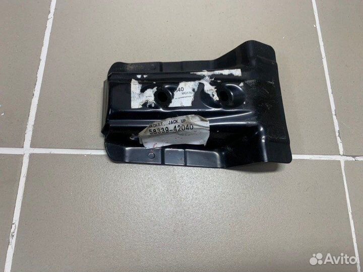 Кронштейн Toyota Rav4 XA40 2014