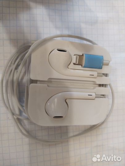 Проводные наушники