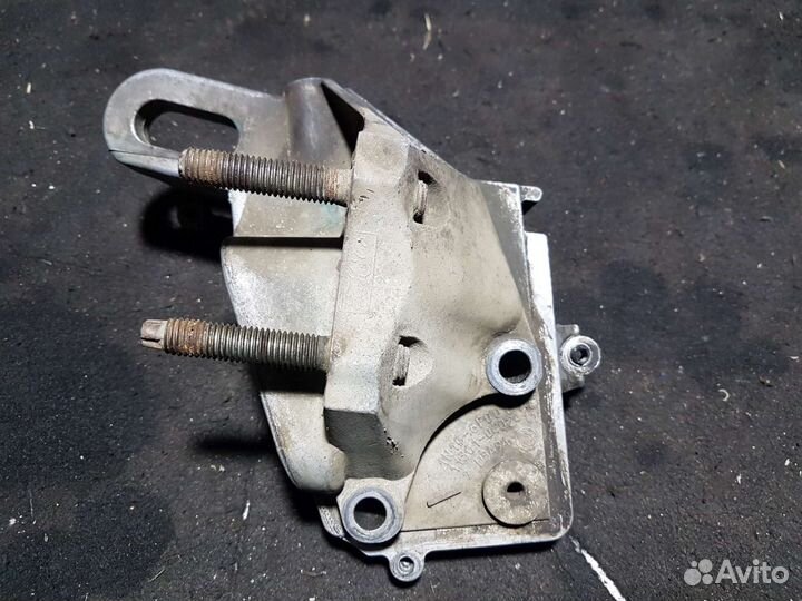 Кронштейн двигателя правый ford focus 2 1.6