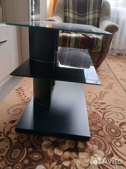 Стол стеклянный