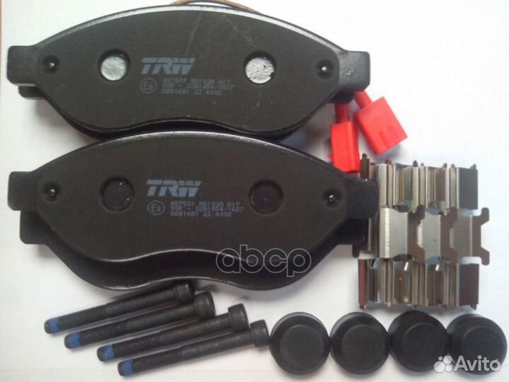 Колодки тормозные передние GDB1681 TRW