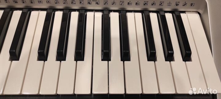 Синтезатор Yamaha PSR-E413 чистенький