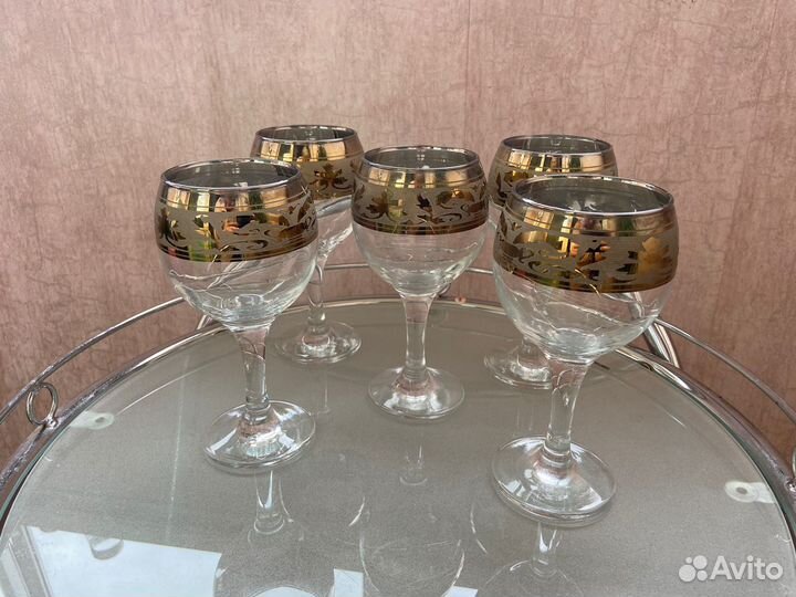 Набор бокалов для вина и стопок для водки