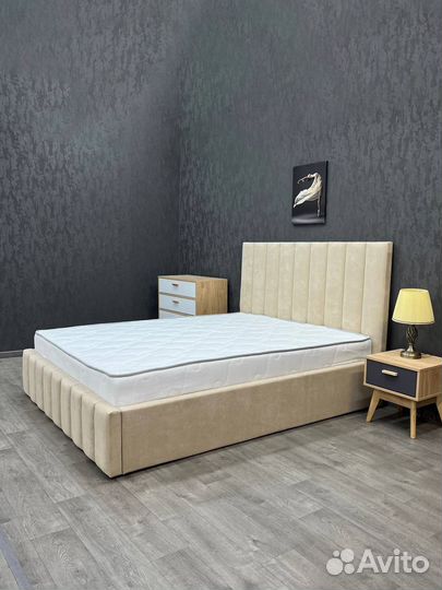 Кровать с матрасом 140х200