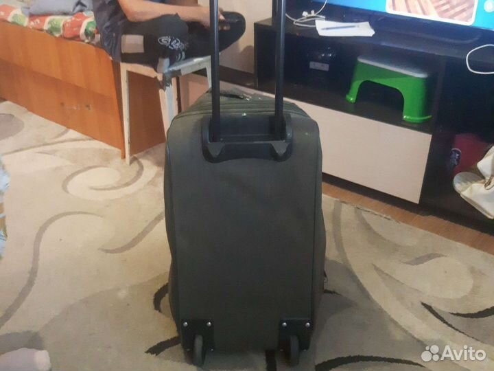 Сумка дорожная на колесах с выдвижной ручкой