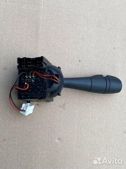 Подрулевой переключатель левый Renault Duster